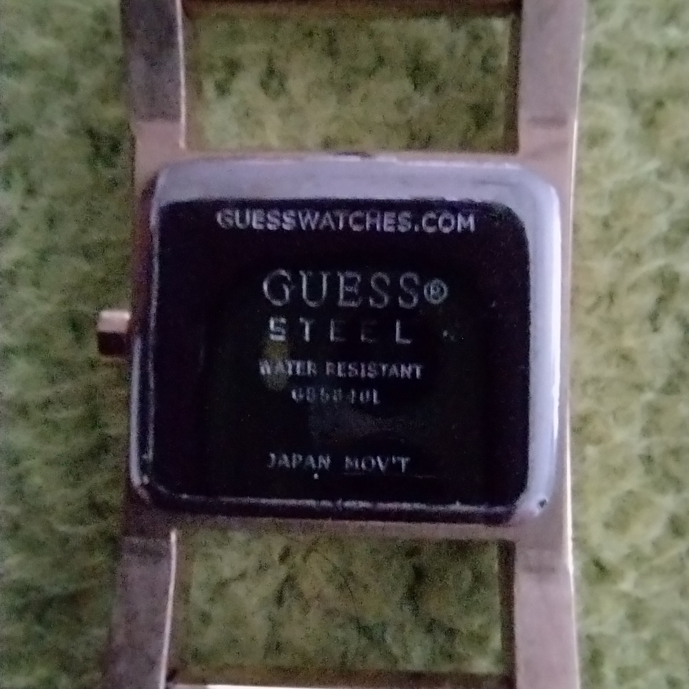 Vintage Guess Womens Watch, gold square-linked bracelet style band - Picture 4 of 5